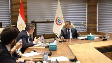 وزير الصحة يستقبل وفد البنك الأوروبي لإعادة الإعمار والتنمية لتطوير المنشآت الصحية وتعزيز الاستثمارات وزير الصحة يستقبل وفد البنك الأوروبي لإعادة الإعمار والتنمية لتطوير المنشآت الصحية وتعزيز الاستثمارات