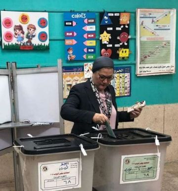 رئيسة المجلس القومي للطفولة والأمومة تدلي بصوتها في انتخابات مجلس النواب بمدينة الشيخ زايد
