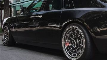 شاهد.. عجلات سيارة رولز رويس مصممة على شكل ساعة فاخرة شاهد.. عجلات سيارة رولز رويس مصممة على شكل ساعة فاخرة