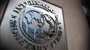 صندوق النقد الدولي يحذر من مخاطر تحويل قروض الدولار إلى اليوان