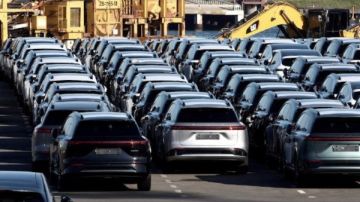 أخبار السيارات أسباب توجه المصريين للعربات الكهربائية.. وكيا تستدعي 260 ألف مركبة سيدان