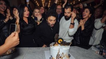 أنوسة حضرت بأسد.. احتفال استثنائي بعيد ميلاد حميد الشاعري صور