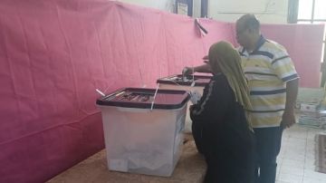 توافد متزايد لكبار السن والسيدات على لجان الاقتراع.. صور