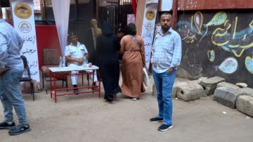 توافد نسائي على مدرسة 6 أكتوبر الابتدائية ببولاق الدكرور في محافظة الجيزة.. صور توافد نسائي على مدرسة 6 أكتوبر الابتدائية ببولاق الدكرور في محافظة الجيزة.. صور