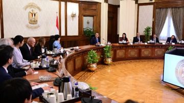 رئيس الوزراء يلتقي محافظ طوكيو لبحث عدد من ملفات التعاون