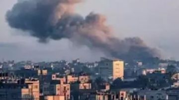 50 منزلا ومسجد تعرضت للقصف وسط مقاومة الأهالي.. ماذا يحدث في ريف دمشق؟