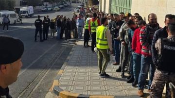 توافد المصريون بالأردن للتصويت في المرحلة الثانية لانتخابات النواب توافد المصريون بالأردن للتصويت في المرحلة الثانية لانتخابات النواب