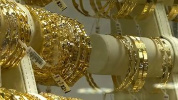 عيار 21 يتراجع.. سعر الذهب الآن في مصر بعد قرار البنك المركزي عيار 21 يتراجع.. سعر الذهب الآن في مصر بعد قرار البنك المركزي