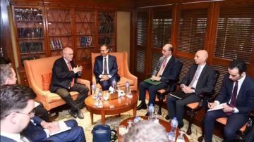 وزير الخارجية يلتقى البروفيسور الألماني فولكر كاودر بجامعة جيسن الألمانية