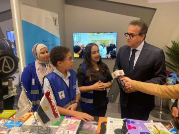 وزير الصحة والسكان يشيد بجهود المجلس القومي للطفولة والأمومة خلال زيارته لجناحه في المؤتمر العالمي للسكان والصحة والتنمية وزير الصحة والسكان يشيد بجهود المجلس القومي للطفولة والأمومة خلال زيارته لجناحه في المؤتمر العالمي للسكان والصحة والتنمية