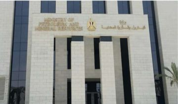 البترول: التحقيق في واقعة سقوط برج أحد أجهزة الحفر .. وخروج اثنين من المصابين الثلاثة