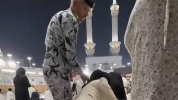 بعد غضب واسع.. آخر تطورات واقعة اعتداء فرد أمن سعودي على معتمرين بالحرم المكي