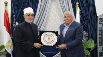 محافظ الوادي الجديد والمفتي يتفقدان مجمع المصالح الحكومية للخدمات الذكية