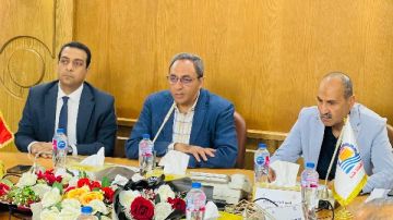 محافظ قنا يترأس اجتماع لجنة استرداد أراضي الدولة لمتابعة جهود التقنين