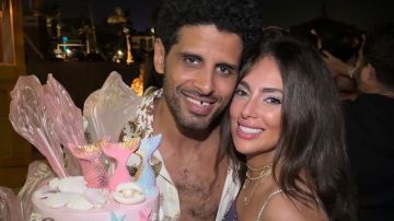 بموت في أمك.. وصلة غزل بين الفنانة إسراء عبدالفتاح وحمدي الميرغني