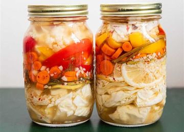 ترهق الكلى وترفع الضغط.. 6 أسباب تمنعك من تناول المخلل