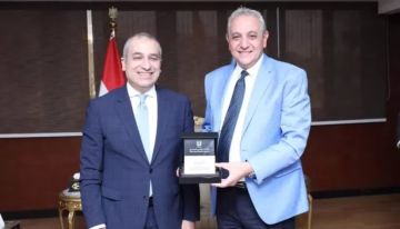 رئيس البنك الزراعي المصري يلتقي محافظ الغربية لدعم جهود تحقيق التنمية الزراعية وتحفيز الاستثمار في القطاعات الإنتاجية بالمحافظة رئيس البنك الزراعي المصري يلتقي محافظ الغربية لدعم جهود تحقيق التنمية الزراعية وتحفيز الاستثمار في القطاعات الإنتاجية بالمحافظة