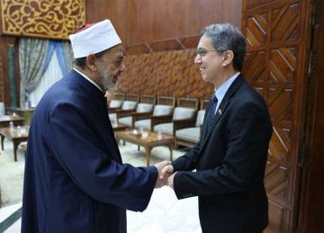 شيخ الأزهر يستقبل وزير شؤون المسلمين في سنغافورة لتعزيز العلاقات العلمية والدعوية شيخ الأزهر يستقبل وزير شؤون المسلمين في سنغافورة لتعزيز العلاقات العلمية والدعوية