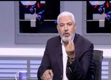 «مينفعش لعيبة الزمالك تبقى واقعة على الأرض».. جمال عبد الحميد ينفجر غضبًا بسبب صور مباراة نهائي السوبر