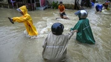 ارتفاع حصيلة ضحايا الفيضانات في جنوب شرق آسيا إلى 460 قـ.تيلا