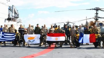 الهجوم على شاطئ معادي وقصف جوي.. وزير الدفاع يشهد تنفيذ المرحلة الرئيسية للتدريب المشترك ميدوزا 14