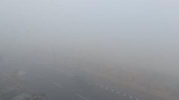 تحذير الأرصاد: انخفاض الرؤية بسبب الضباب على الطرق خلال الساعات القليلة المقبلة