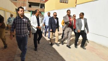 جولة ميدانية .. محافظ أسيوط يتفقد خان الخليلي تمهيدا لإعادة إحياء الحرف التراثية صور