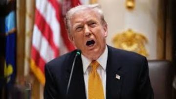 فضيحة تهز بريطانيا.. ترامب يهدد بإغلاق BBC ويطالب بتعويض مليار دولار فضيحة تهز بريطانيا.. ترامب يهدد بإغلاق BBC ويطالب بتعويض مليار دولار