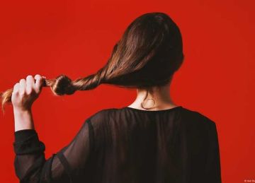 لتنعمي بشعر طويل وأسود.. 5 عادات يومية عليك اتباعها لتنعمي بشعر طويل وأسود.. 5 عادات يومية عليك اتباعها