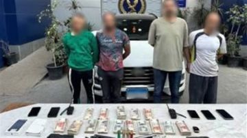 مباحث القاهرة تضبط 4 مسلحين لقيامهم باستدراج مالك شركة وسرقته بالإكراه مباحث القاهرة تضبط 4 مسلحين لقيامهم باستدراج مالك شركة وسرقته بالإكراه