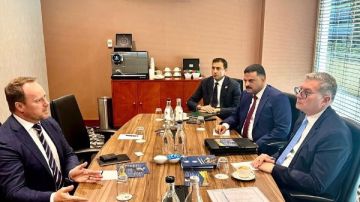 وزير البترول والثروة المعدنية يبحث مع شركة بل بوتر العالمية أليات تمويل مشروعات الاستكشاف وزير البترول والثروة المعدنية يبحث مع شركة بل بوتر العالمية أليات تمويل مشروعات الاستكشاف