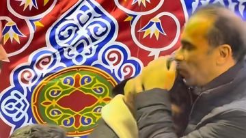 أصول وتربية ورجولة.. إعلامي يشيد بموقف سيد عبد الحفيظ في عزاء محمد صبري أصول وتربية ورجولة.. إعلامي يشيد بموقف سيد عبد الحفيظ في عزاء محمد صبري