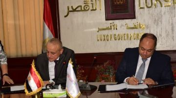 الأقصر.. توقيع عقود إنشاء مجمع تصنيع عجينة الطماطم والورش الحرفية