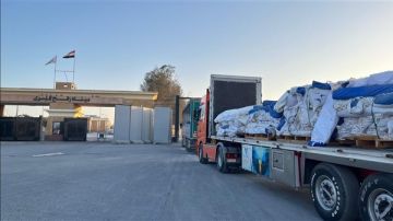 الهلال الأحمر يدفع بـ220 ألف سلة غذائية عبر قافلة زاد العزة إلى غزة