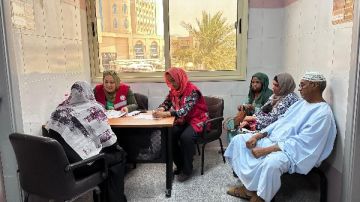 الهلال الأحمر يواصل الرعاية الطبية لمرضى زراعة الكلى السودانيين بمصر