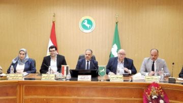 تنفيذي الشرقية يبدأ أعماله بالوقوف دقيقة حداد على روح رئيس مركز ديرب نجم تنفيذي الشرقية يبدأ أعماله بالوقوف دقيقة حداد على روح رئيس مركز ديرب نجم