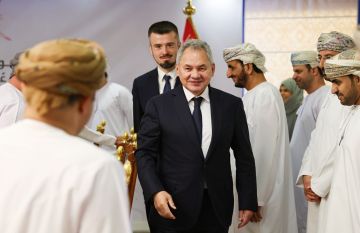 شويغو ينقل رسالة من بوتين إلى سلطان عمان ويشيد بمستوى علاقات روسيا مع الدول العربية شويغو ينقل رسالة من بوتين إلى سلطان عمان ويشيد بمستوى علاقات روسيا مع الدول العربية