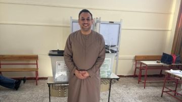 صوتنا أمانة.. رمضان عبدالمعز يدلي بصوته في انتخابات مجلس النواب بالقاهرة الجديدة