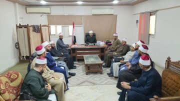 مدير أوقاف المنيا يلتقي المتسابقين من الأئمة النجباء
