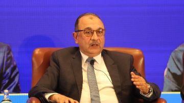 وزير قطاع الأعمال العام: خطة متكاملة لتحويل الشركات التابعة إلى كيانات منخفضة الانبعاثات بحلول 2030 وزير قطاع الأعمال العام: خطة متكاملة لتحويل الشركات التابعة إلى كيانات منخفضة الانبعاثات بحلول 2030