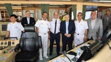 أسامة ربيع: عبور سفينة الحاويات العملاقة CCJV بعد مرورها بأمان من باب المندب أسامة ربيع: عبور سفينة الحاويات العملاقة CCJV بعد مرورها بأمان من باب المندب