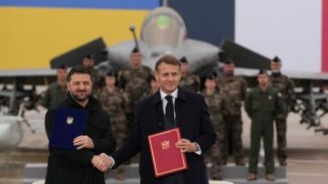 زيلينسكي يوقع اتفاقية مع فرنسا للحصول على 100 طائرة رافال زيلينسكي يوقع اتفاقية مع فرنسا للحصول على 100 طائرة رافال