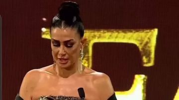 غادة عبدالرازق تبكي على المسرح وتكشف سر تأثرها في مهرجان ضيافة