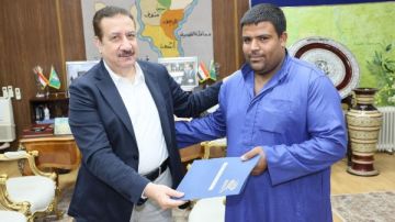 محافظ المنوفية يسلم 22 عقد تقنين أراضي أملاك الدولة لعدد من واضعي اليد محافظ المنوفية يسلم 22 عقد تقنين أراضي أملاك الدولة لعدد من واضعي اليد