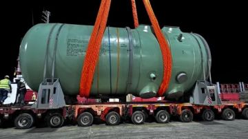 مصر وروسيا توقعان عقد توريد الوقود النووي لمحطة الضبعة مصر وروسيا توقعان عقد توريد الوقود النووي لمحطة الضبعة