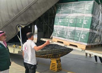 مطار العريش يستقبل طائرة مساعدات سعودية لصالح غزة