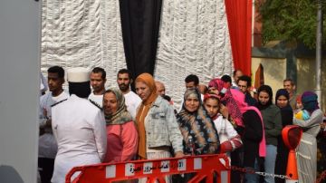 موظف يصاب بأزمة قلبية داخل لجنة انتخابية بالمنيا ووفاته بعد نقله للمستشفى موظف يصاب بأزمة قلبية داخل لجنة انتخابية بالمنيا ووفاته بعد نقله للمستشفى