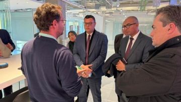 وزير الإسكان يبحث تعزيز التعاون مع أكسيونا الإسبانية في مشروعات المياه والتحلية وزير الإسكان يبحث تعزيز التعاون مع أكسيونا الإسبانية في مشروعات المياه والتحلية