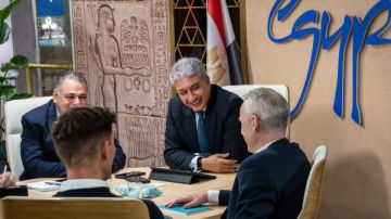 وزير السياحة والآثار يعقد اجتماعا مع مسئولي TripAdvisor .. تفاصيل