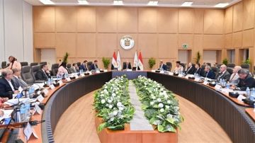 تراخيص الشواطئ توافق على 54 مشروعا وتقر 3 مشروعات قومية جديدة تراخيص الشواطئ توافق على 54 مشروعا وتقر 3 مشروعات قومية جديدة